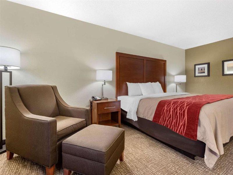 Comfort Inn Splash Harbor Bellville Exterior photo