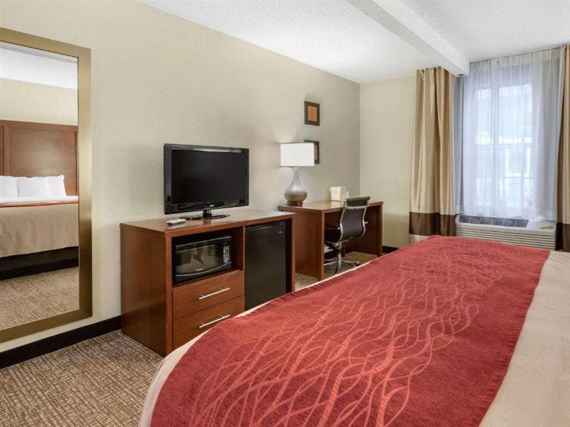 Comfort Inn Splash Harbor Bellville Exterior photo