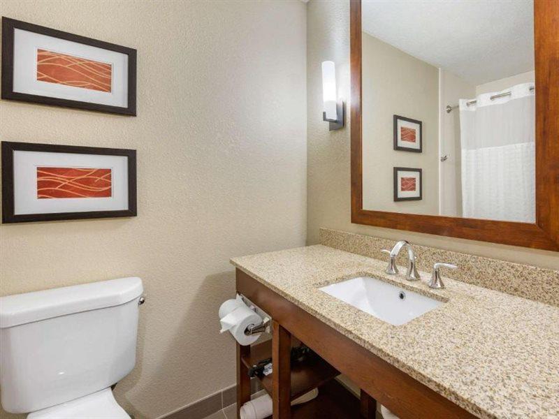 Comfort Inn Splash Harbor Bellville Exterior photo