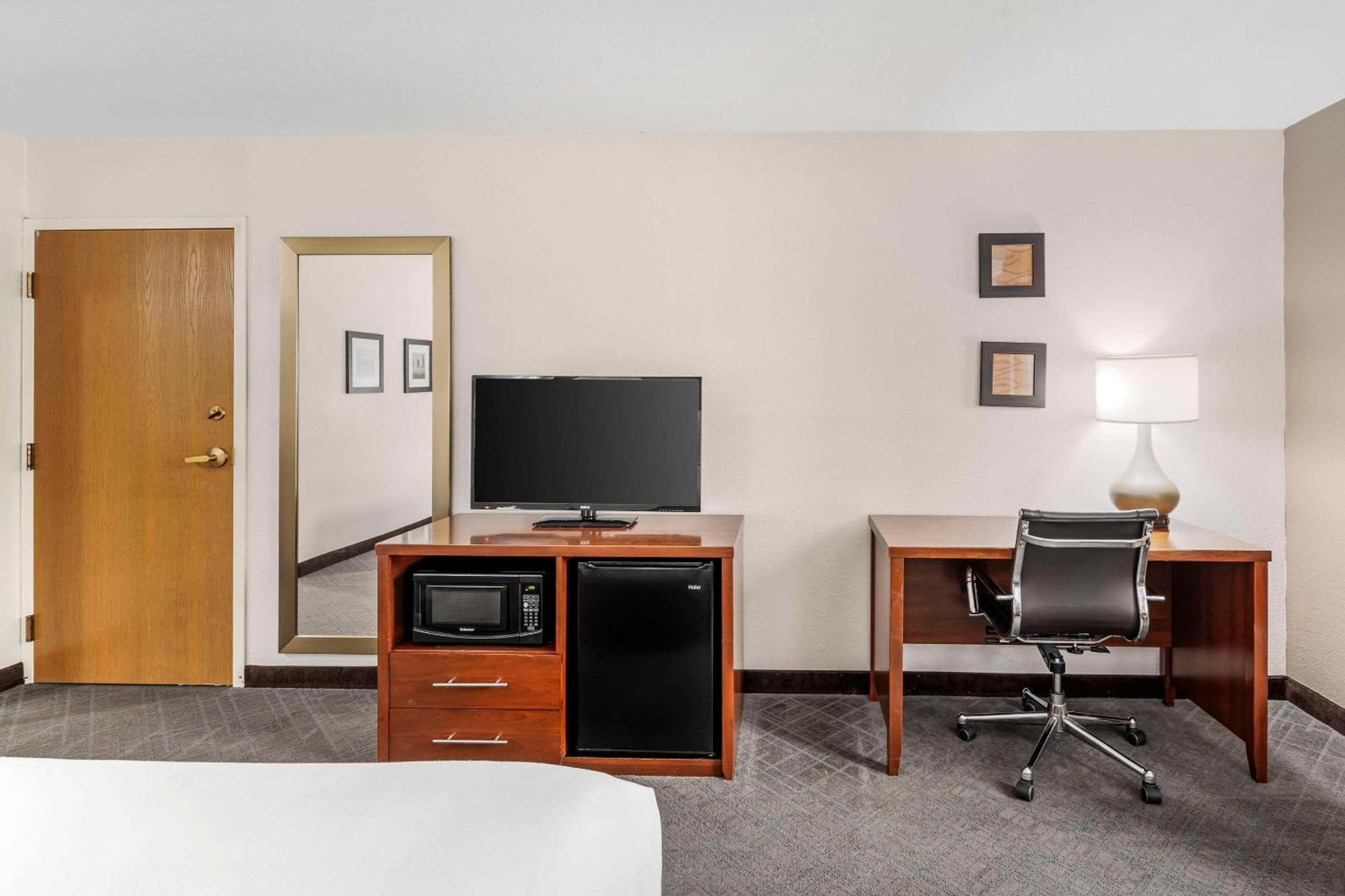 Comfort Inn Splash Harbor Bellville Exterior photo