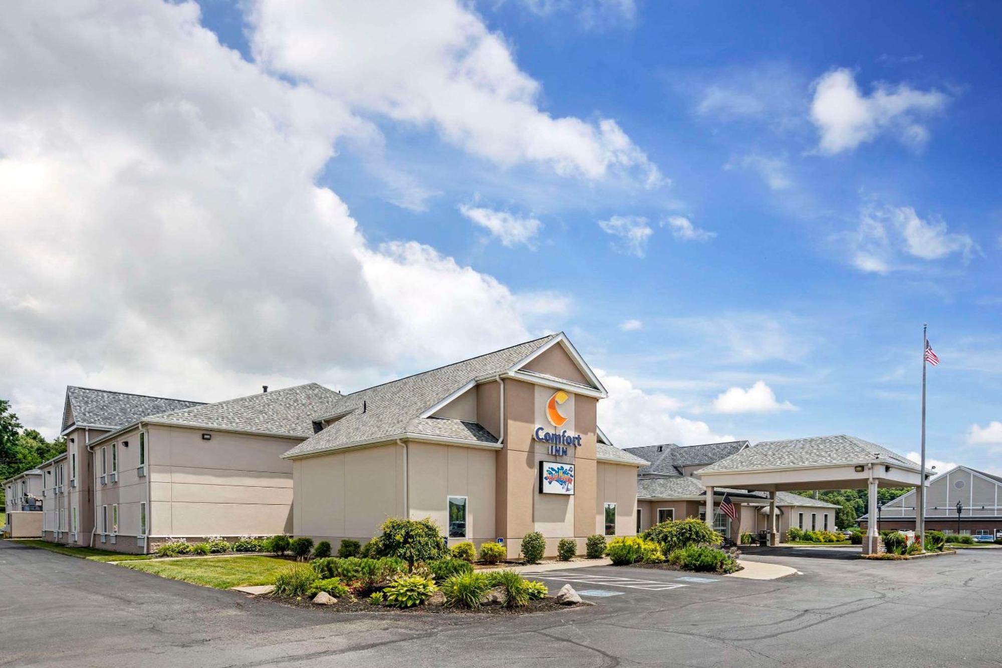 Comfort Inn Splash Harbor Bellville Exterior photo