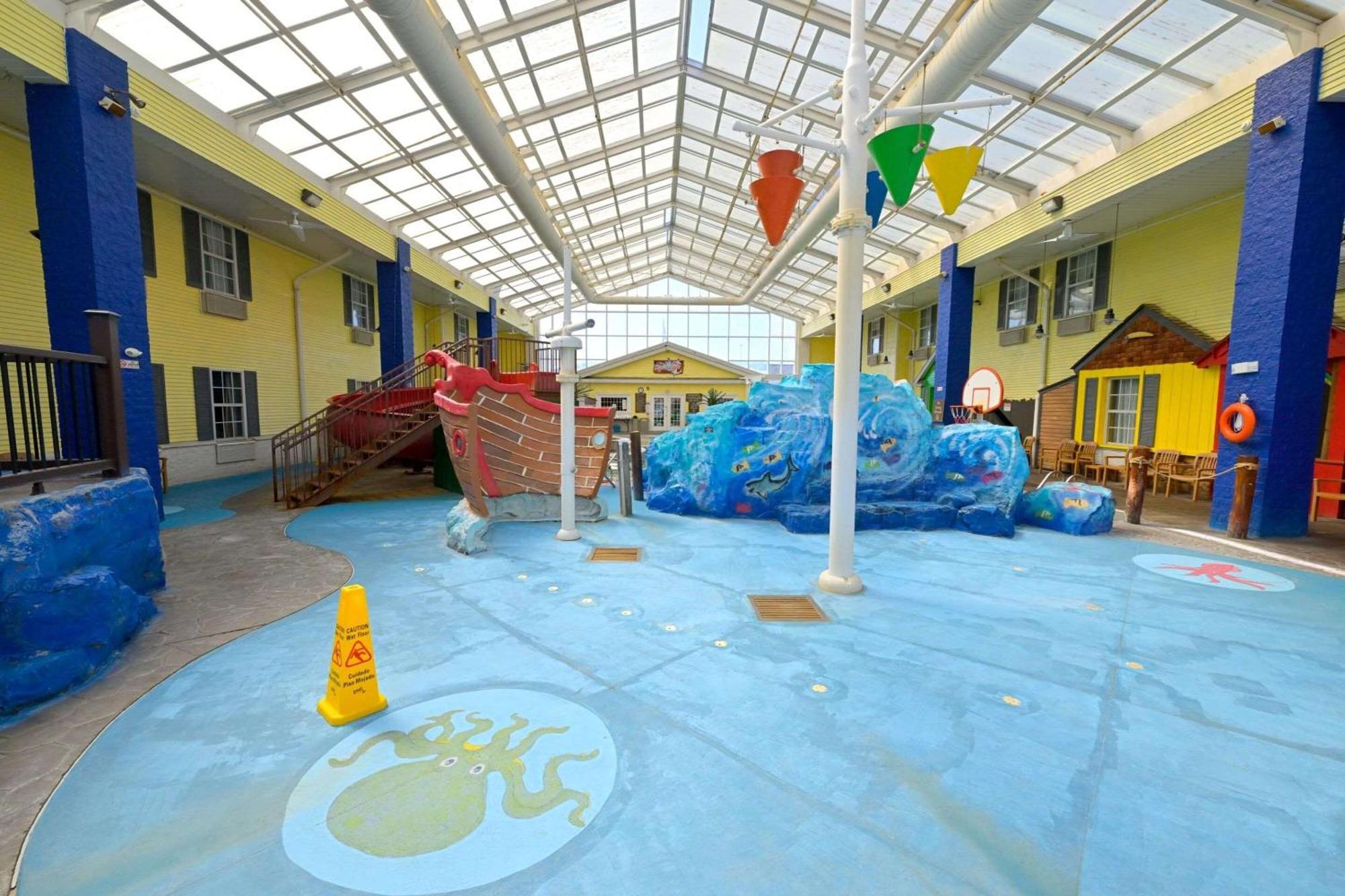 Comfort Inn Splash Harbor Bellville Exterior photo