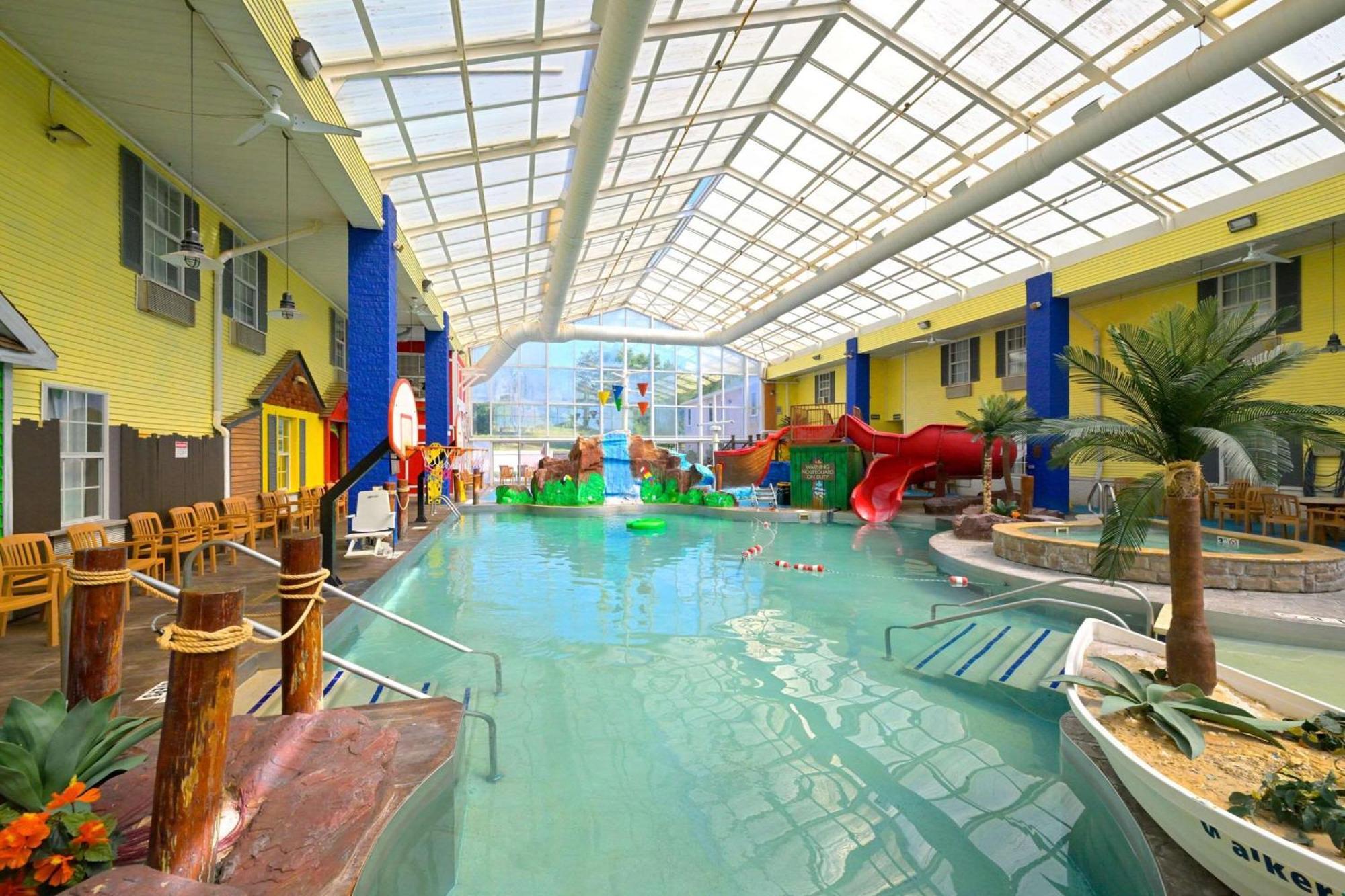 Comfort Inn Splash Harbor Bellville Exterior photo